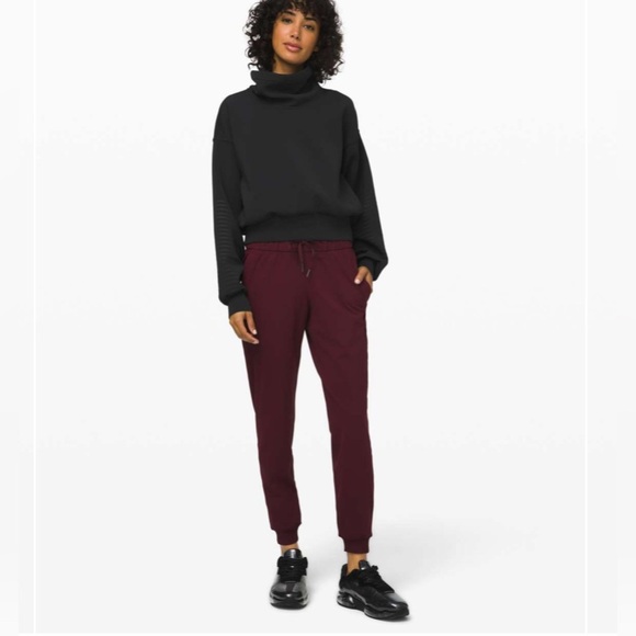 Lululemon Full Flourish Pullover
Black (First Release) - Picture 4 of 10